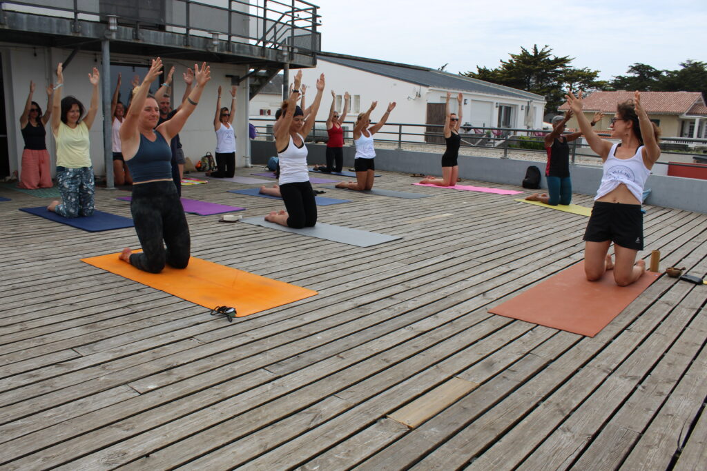 Pratique Yogalates sur le belvédère du Vent du Large à Saint Gilles Croix de Vie